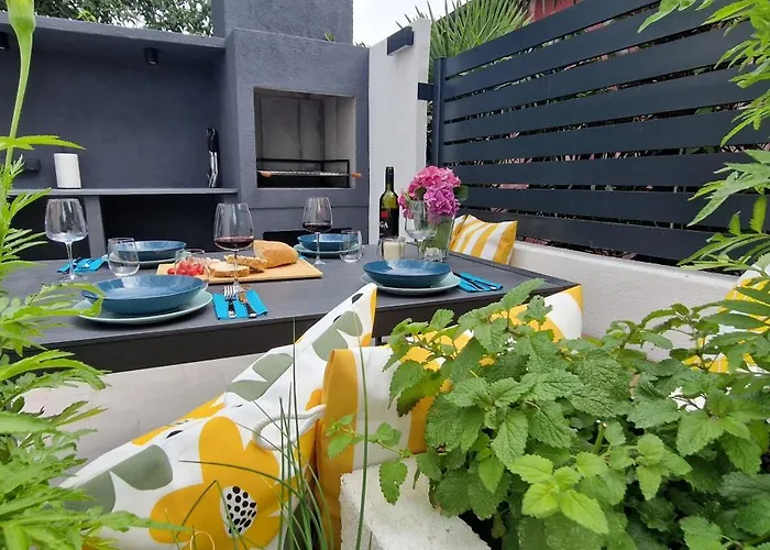 Private Fenced Garden With Bbq Area Only Minutes From The Beach - Urban Secret Kantrida