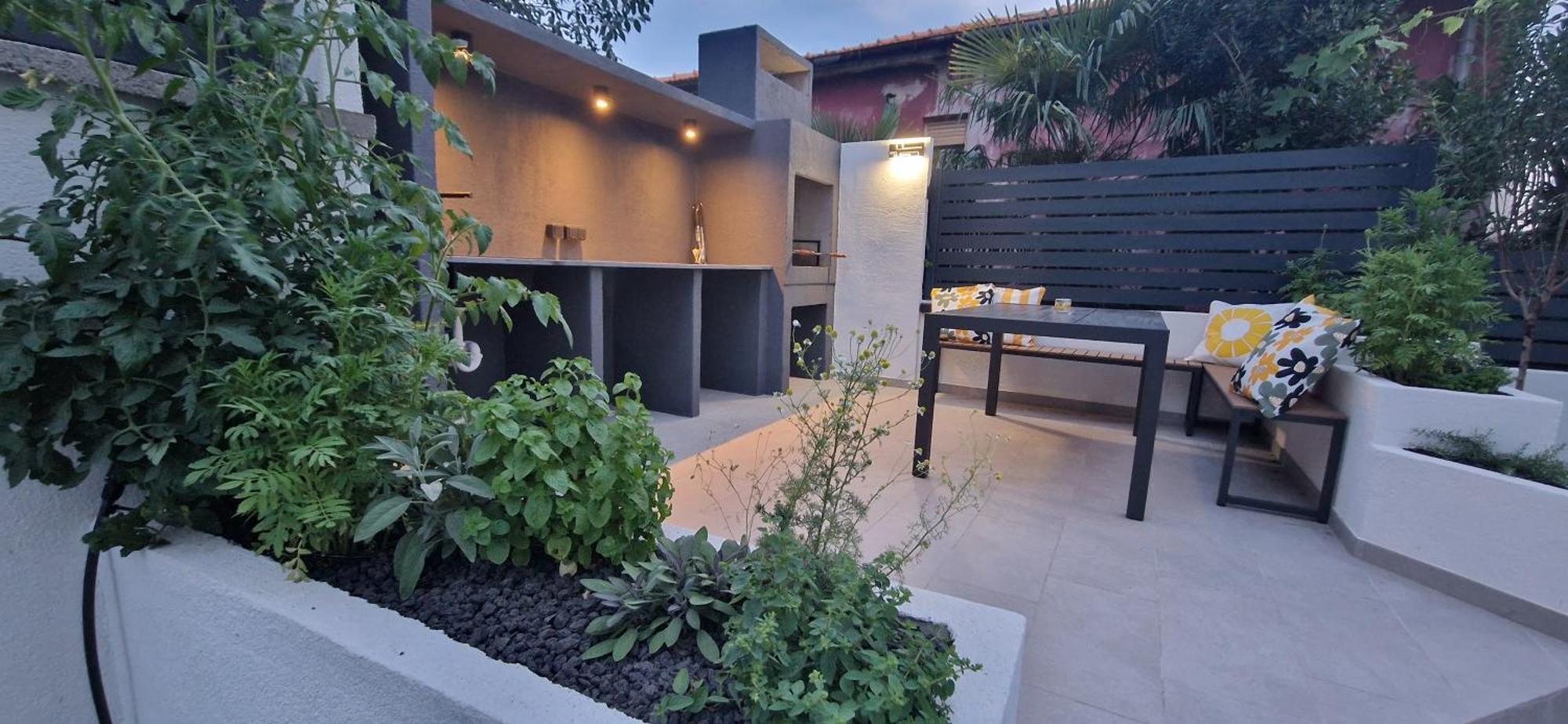 Private Fenced Garden With Bbq Area Only Minutes From The - Urban Secret Kantrida