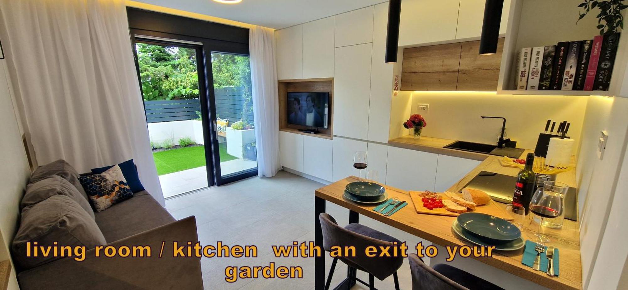 Private Fenced Garden With Bbq Area Only Minutes From The - Urban Secret Kantrida